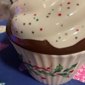 Lenox cup cake container